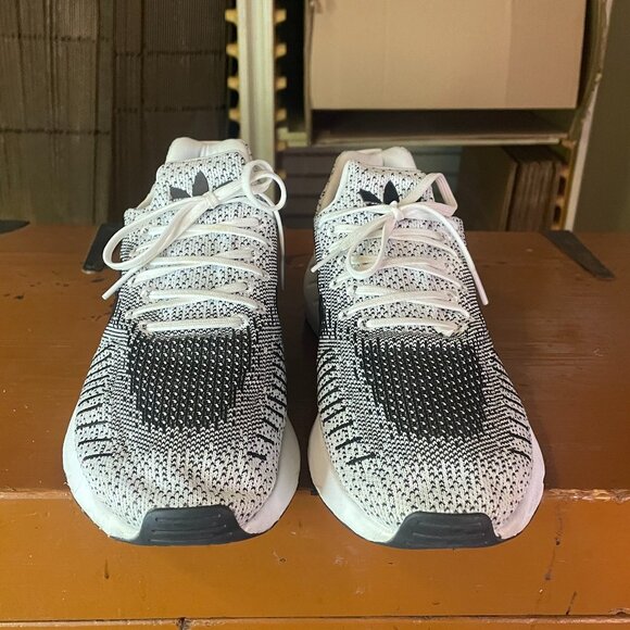 ADIDAS Men's Size 10.5 Originals Swift Run 22 Core Shock White Black Shoe GZ3507 - Picture 6 of 9